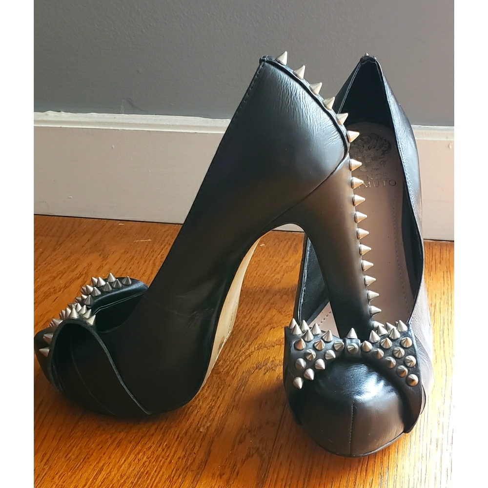 VINCE CAMUTO black leather spiked platform shoes